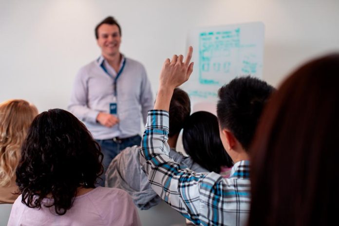 El mundo cae en dominio de inglés y Chile muestra leve recuperación, según ranking El mundo cae en dominio de inglés y Chile muestra leve recuperación, según ranking