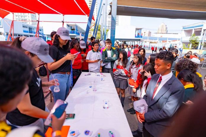 Escondida BHP y Lab4U capacitaron a más de mil estudiantes de la región en habilidades científicas y tecnológicas Escondida BHP y Lab4U capacitaron a más de mil estudiantes de la región en habilidades científicas y tecnológicas