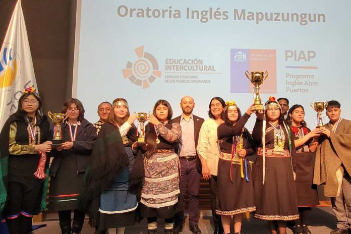 Establecimientos de Victoria fueron los grandes ganadores de la 3° versión del encuentro de oratoria English - Mapuzungun