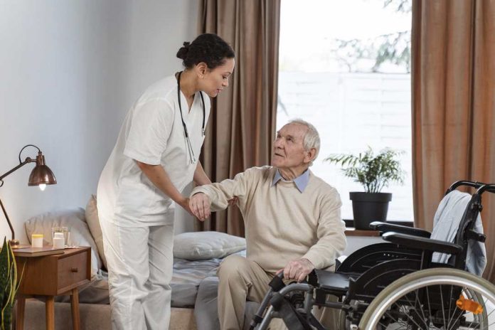 Estudiantes USM buscan mejorar el cuidado de adultos mayores con el uso de tecnología Ultra-Wide Band Estudiantes USM buscan mejorar el cuidado de adultos mayores con el uso de tecnología Ultra-Wide Band