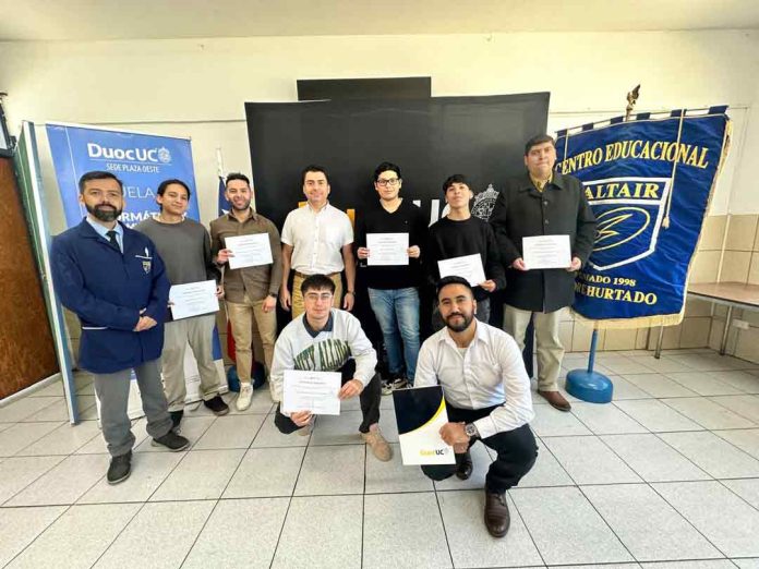 Estudiantes de Duoc UC revolucionan la red de internet del Colegio Altair en Padre Hurtado Estudiantes de Duoc UC revolucionan la red de internet del Colegio Altair en Padre Hurtado