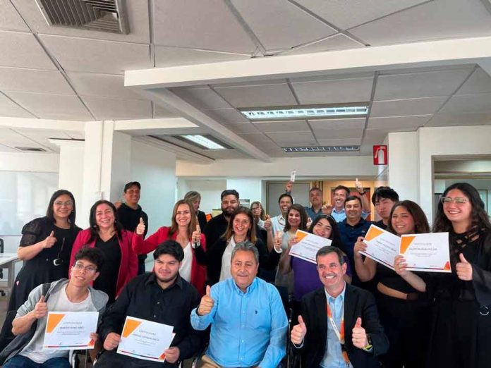 Etex Chile apoya a estudiantes de Belén Educa programa de tutorías, charlas y becas educativas  Etex Chile apoya a estudiantes de Belén Educa programa de tutorías, charlas y becas educativas