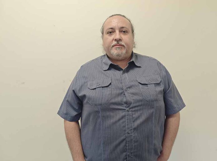 La Antártica bajo amenaza La Antártica bajo amenaza. Miguel Ávila Académico del Instituto de Ciencias Naturales e integrante del Núcleo de Investigación en Ciencias Biológicas Universidad de Las Américas