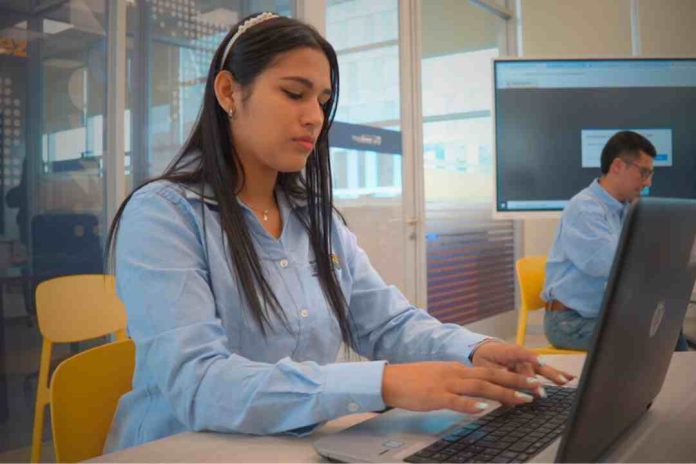 Más flexibles y económicas las principales razones y beneficios del aumento en matrículas de carreras online Más flexibles y económicas: las principales razones y beneficios del aumento en matrículas de carreras online