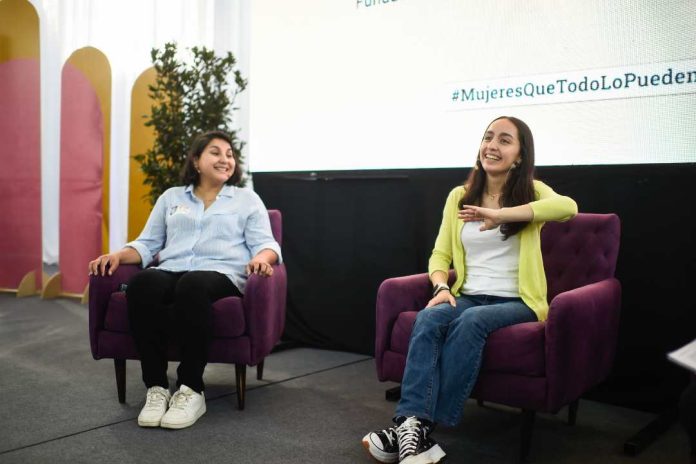 Neurocientíficas, astrónomas, ingenieras, biólogas y estudiantes conversan sobre los desafíos de género en STEM en el nuevo podcast de Mujeres que todo lo pueden