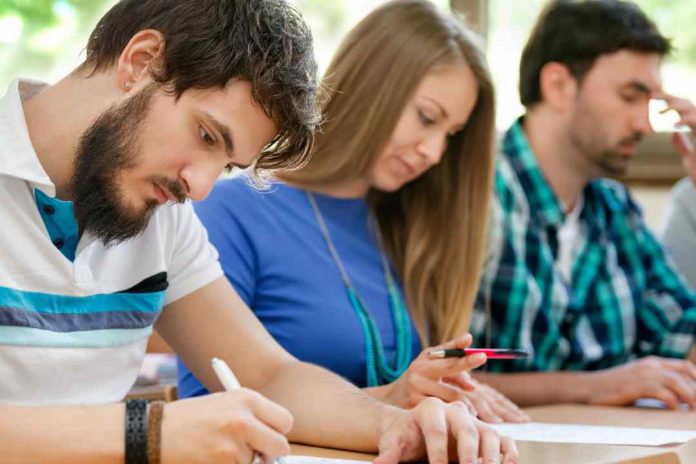 PAES Especialista entrega consejos para evitar el insomnio y el dolor de guata los días previos a la rendición del examen PAES: Especialista entrega consejos para evitar el insomnio y el dolor de guata los días previos a la rendición del examen