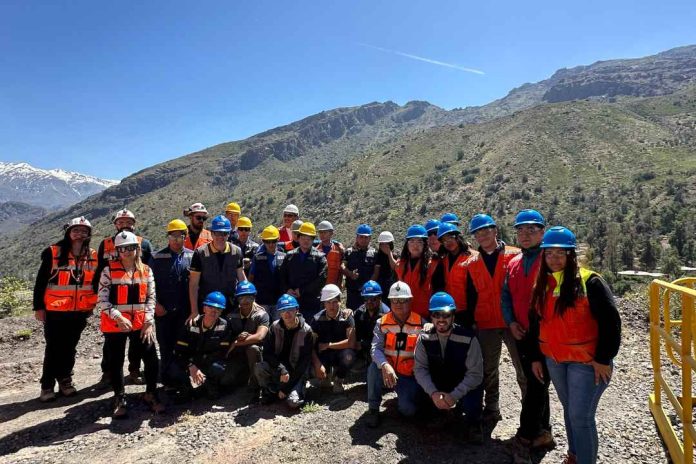 Programa Articulando Redes de Codelco Andina fomenta nuevos acercamientos entre la comunidad estudiantil y la minería