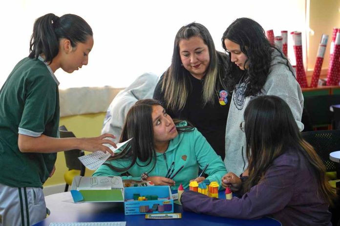 SQM Litio y Artikula HC - Talleres STEM SQM Litio y Artikula HC - Talleres STEM