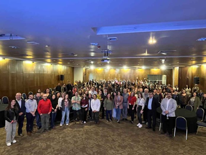 Con más de 500 participantes: programa “A Convivir se Aprende” cierra su trabajo 2024 con seminario internacional