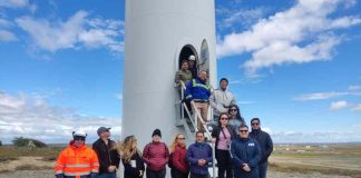 Becados de Academia H2V Magallanes visitan Bahía Laredo y Parque Eólico Cabo Negro