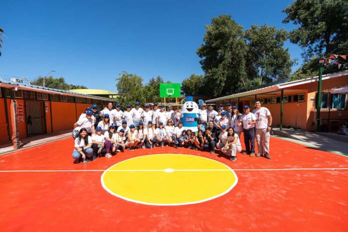 En busca de un mejor entorno educativo, Clorox con el apoyo de Desafío Levantemos Chile entrega ayuda a escuelas rurales En busca de un mejor entorno educativo, Clorox con el apoyo de Desafío Levantemos Chile entrega ayuda a escuelas rurales