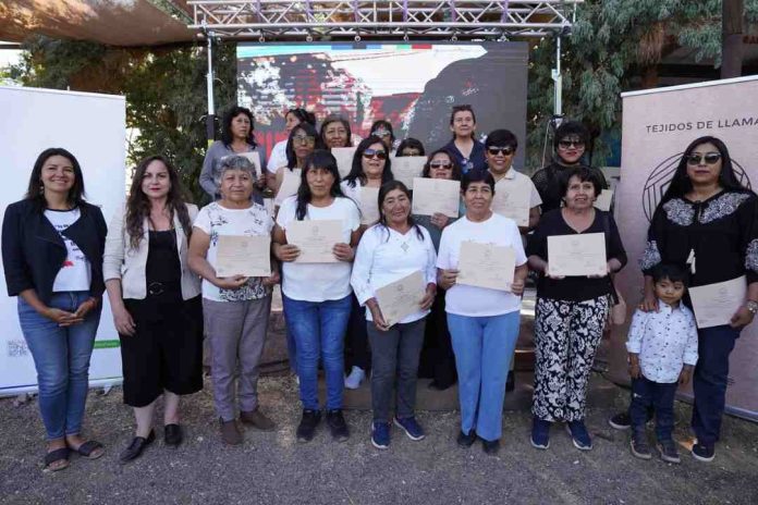 Estudiantes de Casa Telar reciben certificación en emotiva ceremonia en San Pedro de Atacama Estudiantes de Casa Telar reciben certificación en emotiva ceremonia en San Pedro de Atacama