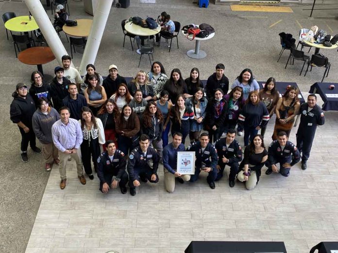 Estudiantes de Duoc UC diseñarán los nuevos cascos de vuelo de la FACH
