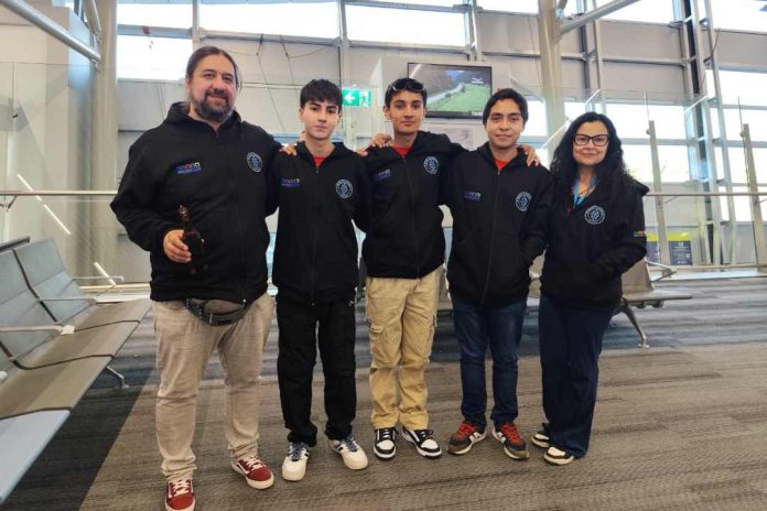 Estudiantes de colegio de Puente Alto destacan en Mundial de Robótica en Turquía Estudiantes de colegio de Puente Alto destacan en Mundial de Robótica en Turquía