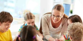 Fin de año: Fechas decisivas para el futuro de los docentes chilenos, quienes comienzan a preferir trabajar en el extranjero para el 2025