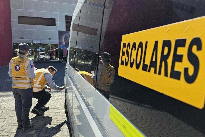 Fiscalizadores MTT revisan transportes escolares de Fundación Integra y capacitan a sus conductores Fiscalizadores MTT revisan transportes escolares de Fundación Integra y capacitan a sus conductores