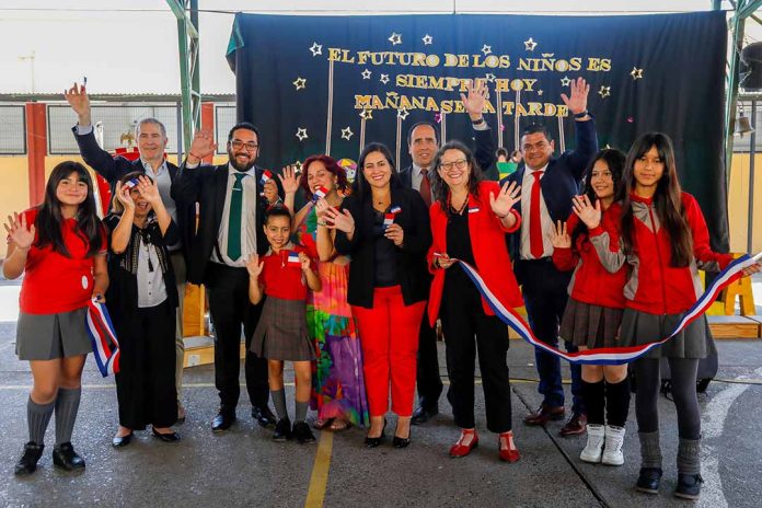 Ministro de Educación cerró el año escolar 2024 con inauguración de obras en escuela de Quinta Normal