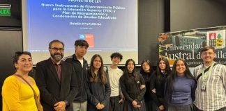 Subsecretario de Educación Superior visitó la región de Los Ríos para presentar el proyecto de ley que pone fin al CAE Subsecretario de Educación Superior visitó la región de Los Ríos para presentar el proyecto de ley que pone fin al CAE