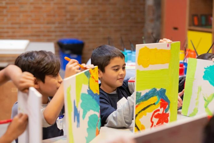 Kaos Espacio Creativo de Fundación Mustakis realizará Demo Day con exhibición interactiva de proyectos más destacados