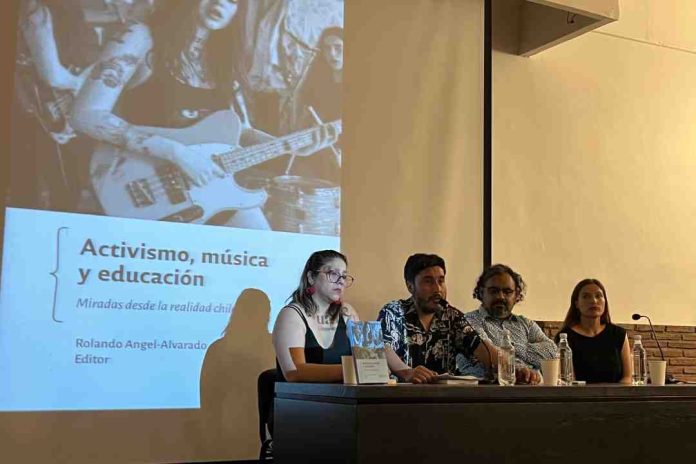 https://portaleduca.cl/activismo-musica-y-educacion-miradas-desde-la-realidad-chilena-el-nuevo-libro-que-invita-a-viajar-por-la-educacion-musical-en-chile/