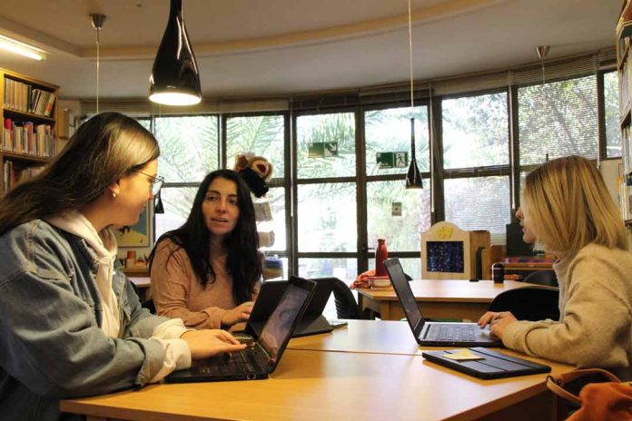 Carrera de pedagogía ofrece sueldos competitivos y casi el 100% de empleabilidad Carrera de pedagogía ofrece sueldos competitivos y casi el 100% de empleabilidad