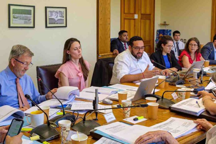 Comisión de Educación del Senado aprueba tres proyectos del Mineduc deuda histórica, educación pública y modernización parvularia Comisión de Educación del Senado aprueba tres proyectos del Mineduc: deuda histórica, educación pública y modernización parvularia