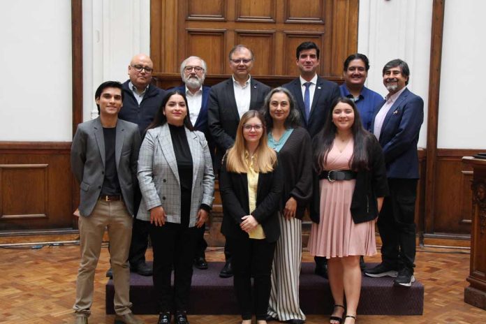 Octava versión del Concurso de Tesis 2024 del CRUV impulsa soluciones para Valparaíso Octava versión del Concurso de Tesis 2024 del CRUV impulsa soluciones para Valparaíso