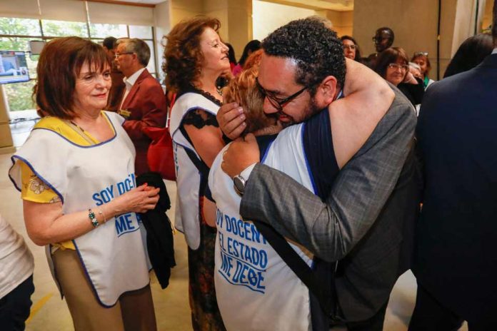 Congreso aprueba ley que soluciona la deuda histórica docente tras cuatro décadas de espera Congreso aprueba ley que soluciona la deuda histórica docente tras cuatro décadas de espera