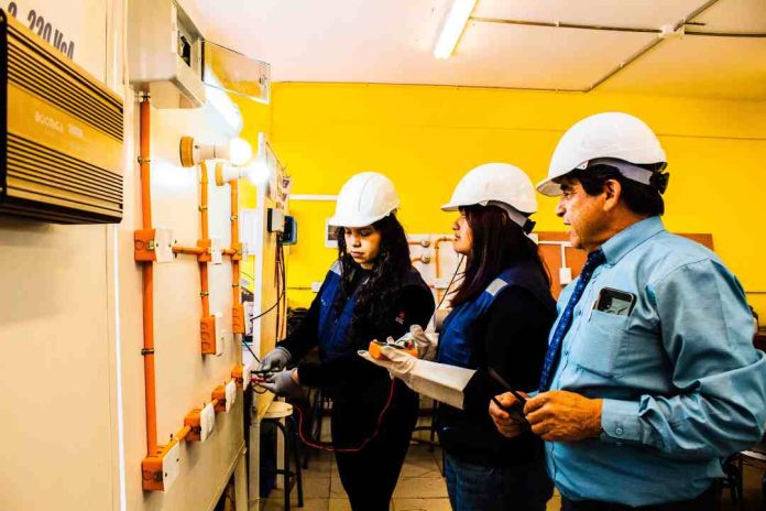 _Escolares técnico-profesionales aspiran a la universidad, pero menos de la mitad logra acceder Escolares técnico-profesionales aspiran a la universidad, pero menos de la mitad logra acceder
