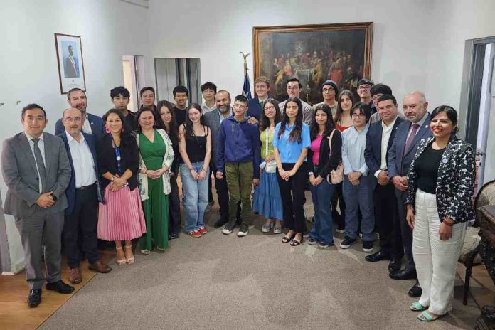 Estudiantes del Biobío que lograron Distinciones a las Trayectorias Educativas de la PAES fueron reconocidos por las autoridades regionales