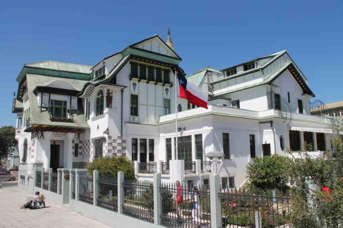 Museo de Bellas Artes de Valparaíso Con la exposición del Premio Nacional de Arte, Eduardo Vilches, comienzan la celebración de los 130 años del Museo de Bellas Artes de Valparaíso