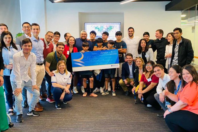 Niños futbolistas fueron premiados en ceremonia de Reale Seguros Niños futbolistas fueron premiados en ceremonia de Reale Seguros
