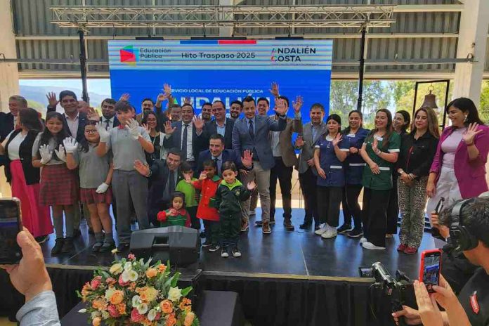 Nuevo SLEP Andalién Costa recibe a más de 21 mil estudiantes y concreta traspaso de 92 establecimientos Nuevo SLEP Andalién Costa recibe a más de 21 mil estudiantes y concreta traspaso de 92 establecimientos