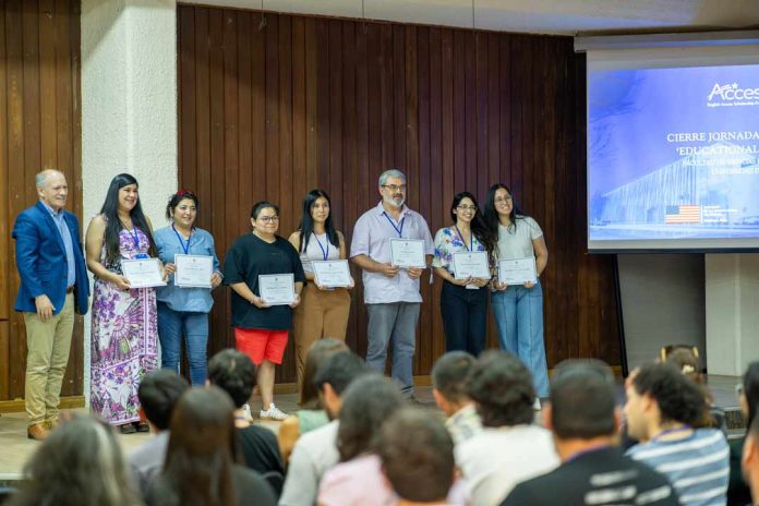 Profesores de ciencias adquieren herramientas para aplicar inglés en el aula Profesores de ciencias adquieren herramientas para aplicar inglés en el aula