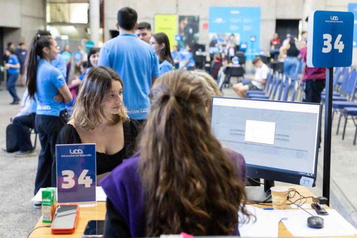 UDD habilita Centro de Atención al Postulante para el proceso de Admisión 2025