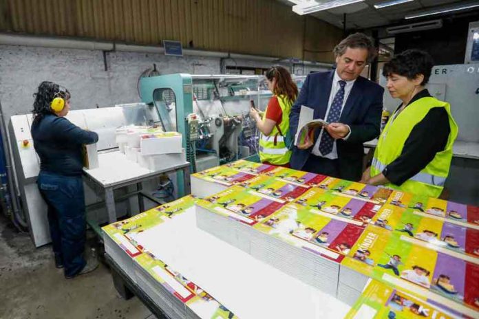 Ministerio de Educación anuncia exitoso cierre del proceso de impresión de textos escolares para el 2025
