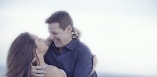 Casos de chilenos que aprendieron inglés para conectar románticamente con sus parejas 