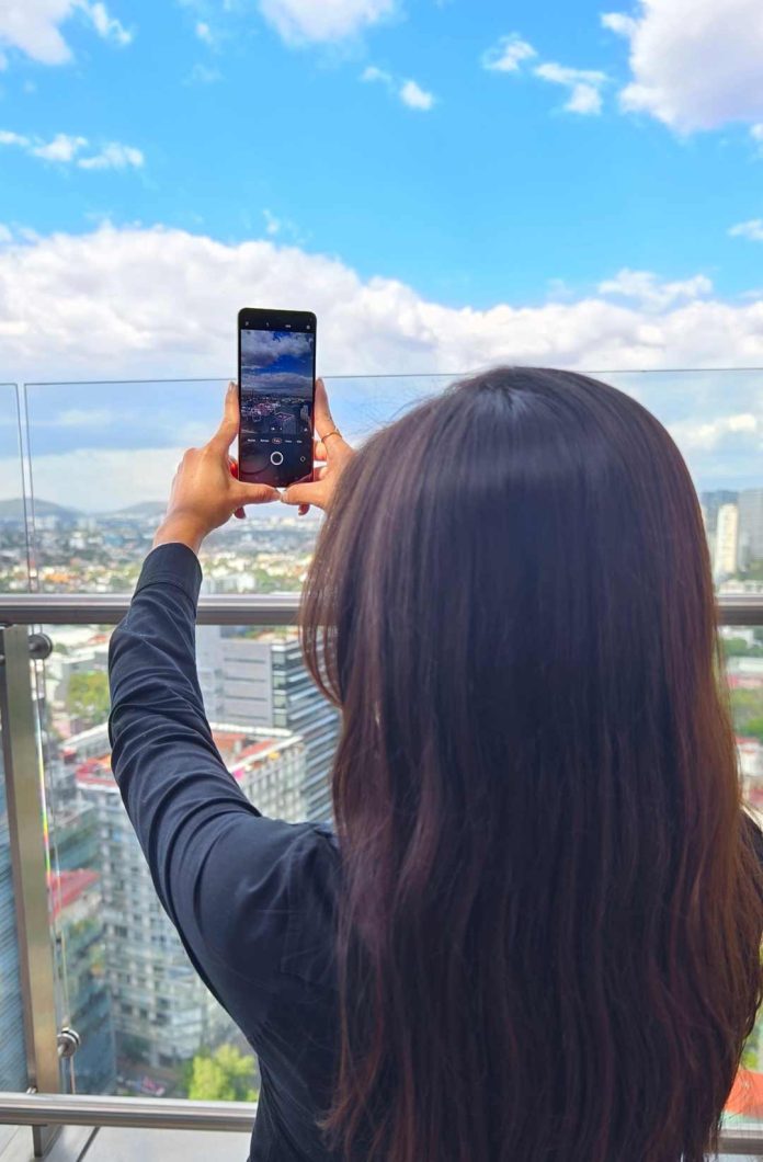 Cuatro tips para ver la pantalla del celular bajo el sol Cuatro tips para ver la pantalla del celular bajo el sol