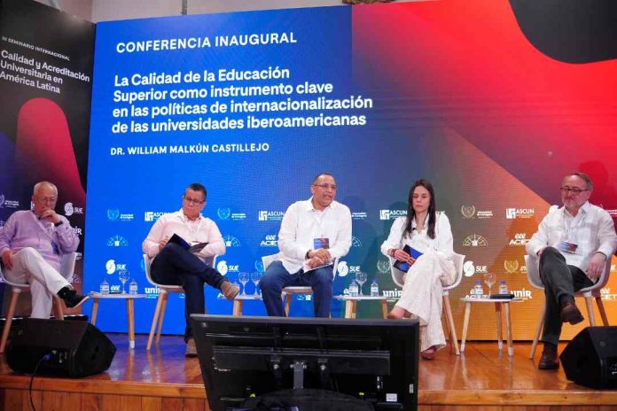 Expertos internacionales advierten que urge profesionalizar los sistemas internos de garantía de la calidad de las universidades iberoamericanas
