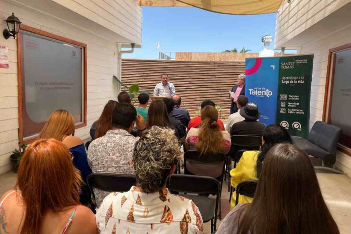 FLS, Vetas de Talento y Santo Tomás celebran el exitoso cierre del programa de capacitación Operación de Equipos Móviles FLS, Vetas de Talento y Santo Tomás celebran el exitoso cierre del programa de capacitación