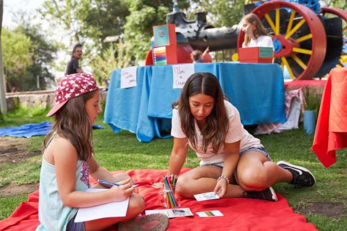 La Feria del Libro Infantil y Juvenil Santiago en 100 Palabras vuelve para despedir el verano