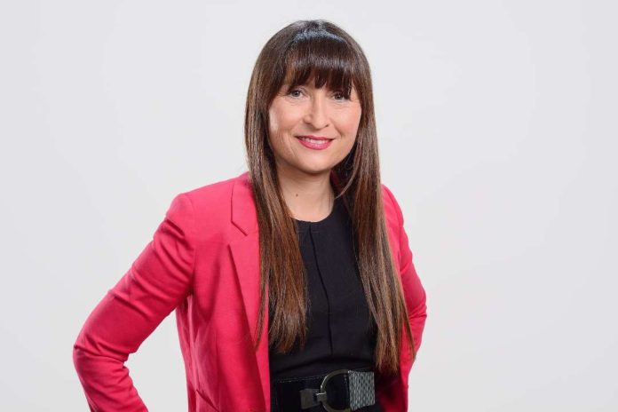 Más allá de la tinta y el papel el significado patrimonial de las primeras ediciones de libros Más allá de la tinta y el papel el significado patrimonial de las primeras ediciones de libros