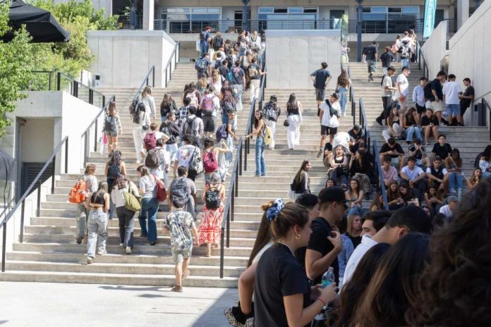 UDD recibe a sus nuevos estudiantes en el inicio del año académico 2025 UDD recibe a sus nuevos estudiantes en el inicio del año académico 2025