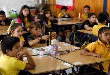 Asistencia a establecimientos educativos aumentó en quince regiones del país durante el año 2024