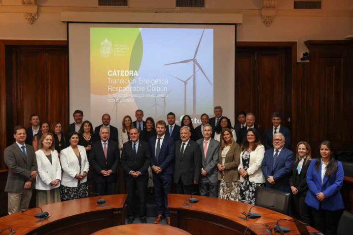 Colbún y la Pontificia Universidad Católica de Chile concretan alianza para creación de Cátedra Transición Energética Responsable Colbún y la Pontificia Universidad Católica de Chile concretan alianza para creación de Cátedra Transición Energética Responsable