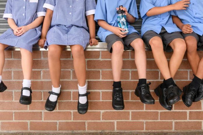 Consejos para lavar los uniformes escolares y alargar su vida útil Consejos para lavar los uniformes escolares y alargar su vida útil