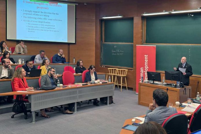 Economista británico Nicholas Barr analiza nuevo instrumento de financiamiento de la educación superior FES Economista británico Nicholas Barr analiza nuevo instrumento de financiamiento de la educación superior FES