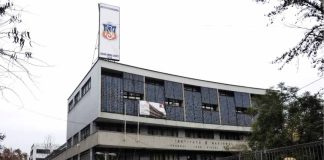 Matrículas de liceos emblemáticos de Santiago siguen en caída libre: Instituto Nacional y Liceo de Aplicación lideran fuga masiva de alumnos