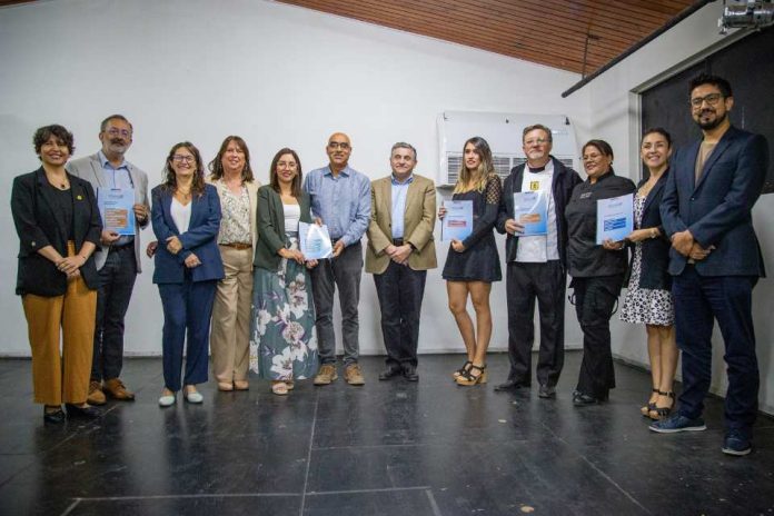 Mineduc lanza Consulta Pública para la Actualización Curricular de la Formación Técnico-Profesional en Chile Mineduc lanza Consulta Pública para la Actualización Curricular de la Formación Técnico-Profesional en Chile