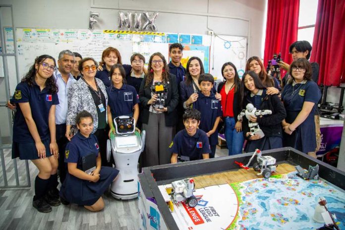 Mineduc lanza guía para potenciar el aprendizaje integrando el uso de la Inteligencia Artificial en contextos educativos